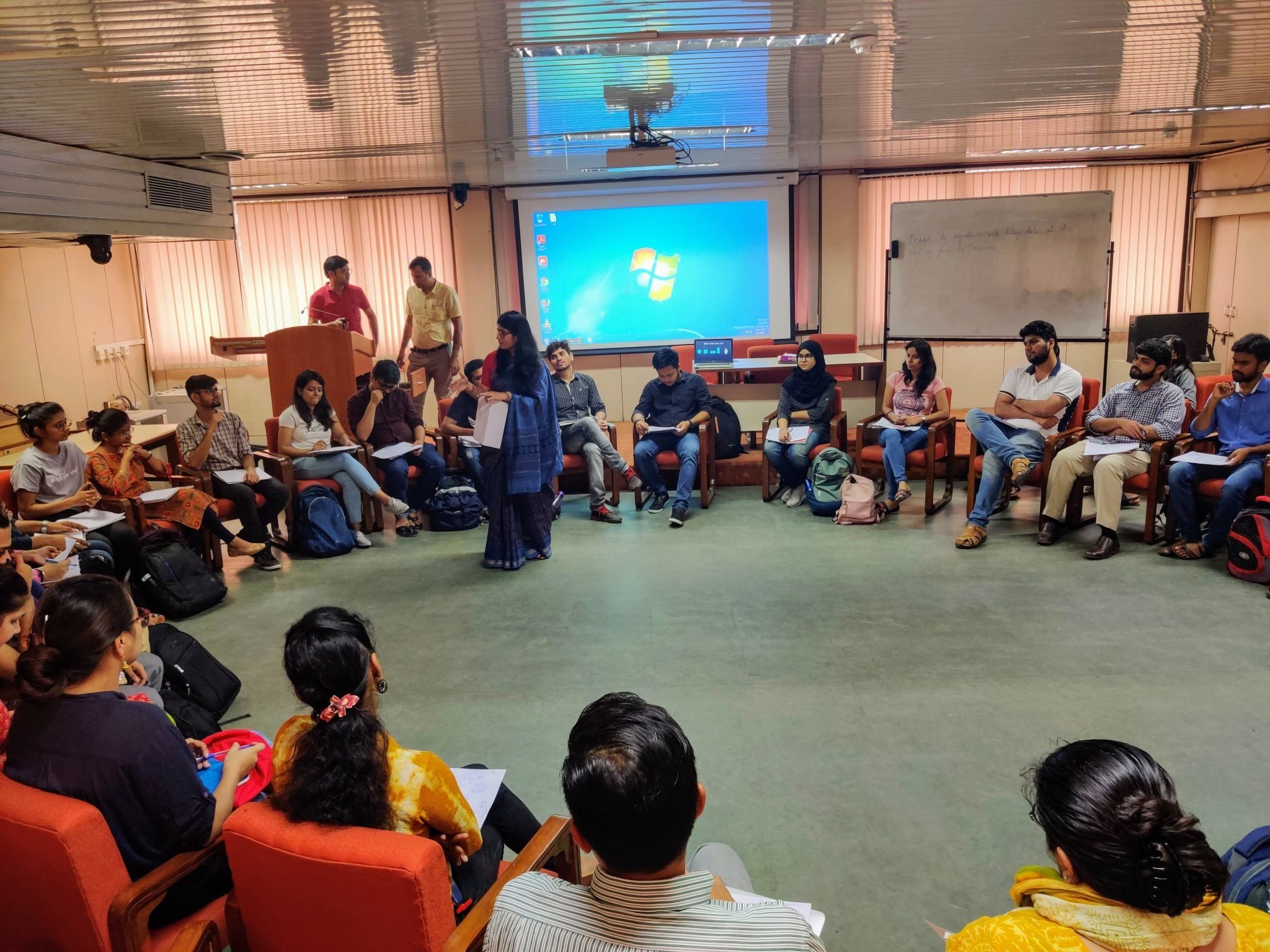 Science visualisation lecture class for PhD course work at CSIR IGIB, 2019. Picture Credit: Prashant Bajpai.