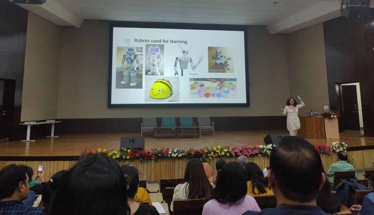 Aditi Kothiyal giving a talk at curiosity conference, IIT Gandhinagar. Picture credit: Ankita Rathore